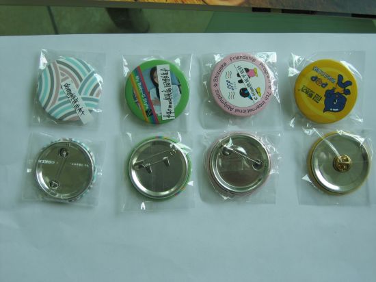 Custom Punch Printed Soccer Football Pop Magnetic Brooch Pin Badge