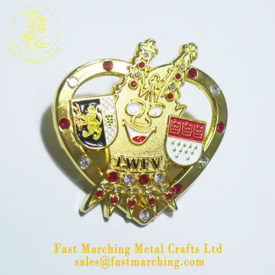 Custom Factory Price Metal Magnet Lapel Pin Cap Heart Badge